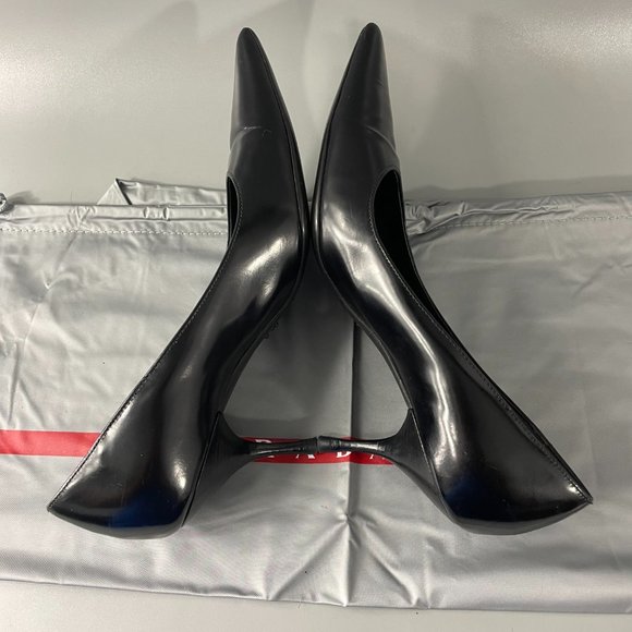 Authentic PRADA Black Patent Leather Pointed Pumps, Size 35.5 - Picture 10 of 16